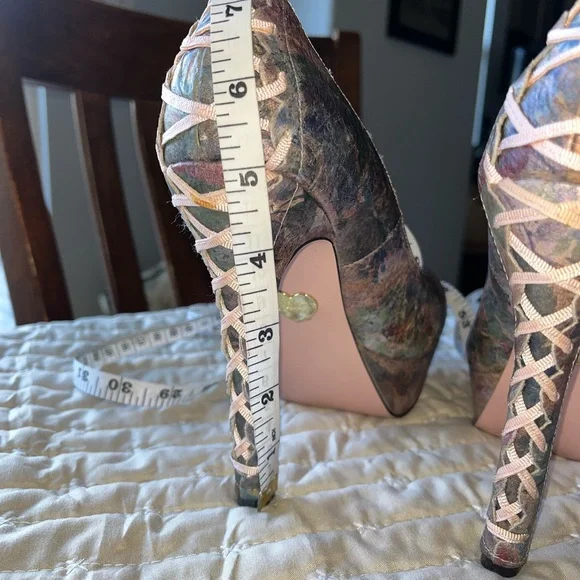 Betsey Johnson Artistic Multicolor Heels - Picture 8 of 10